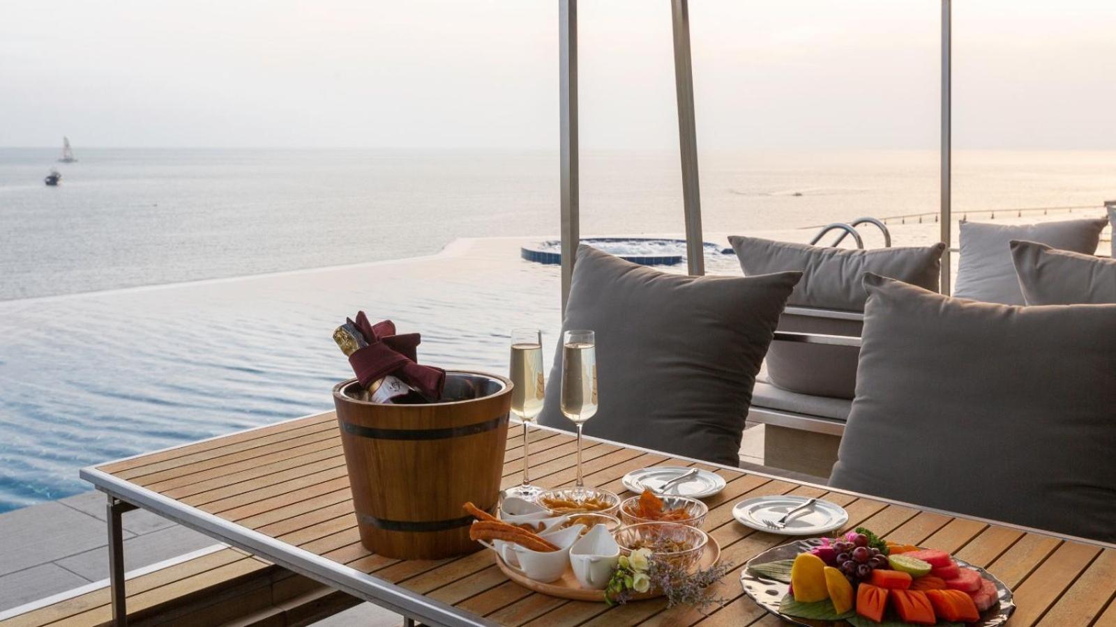 Villa Thousand Cliffs Nai Harn Bagian luar foto